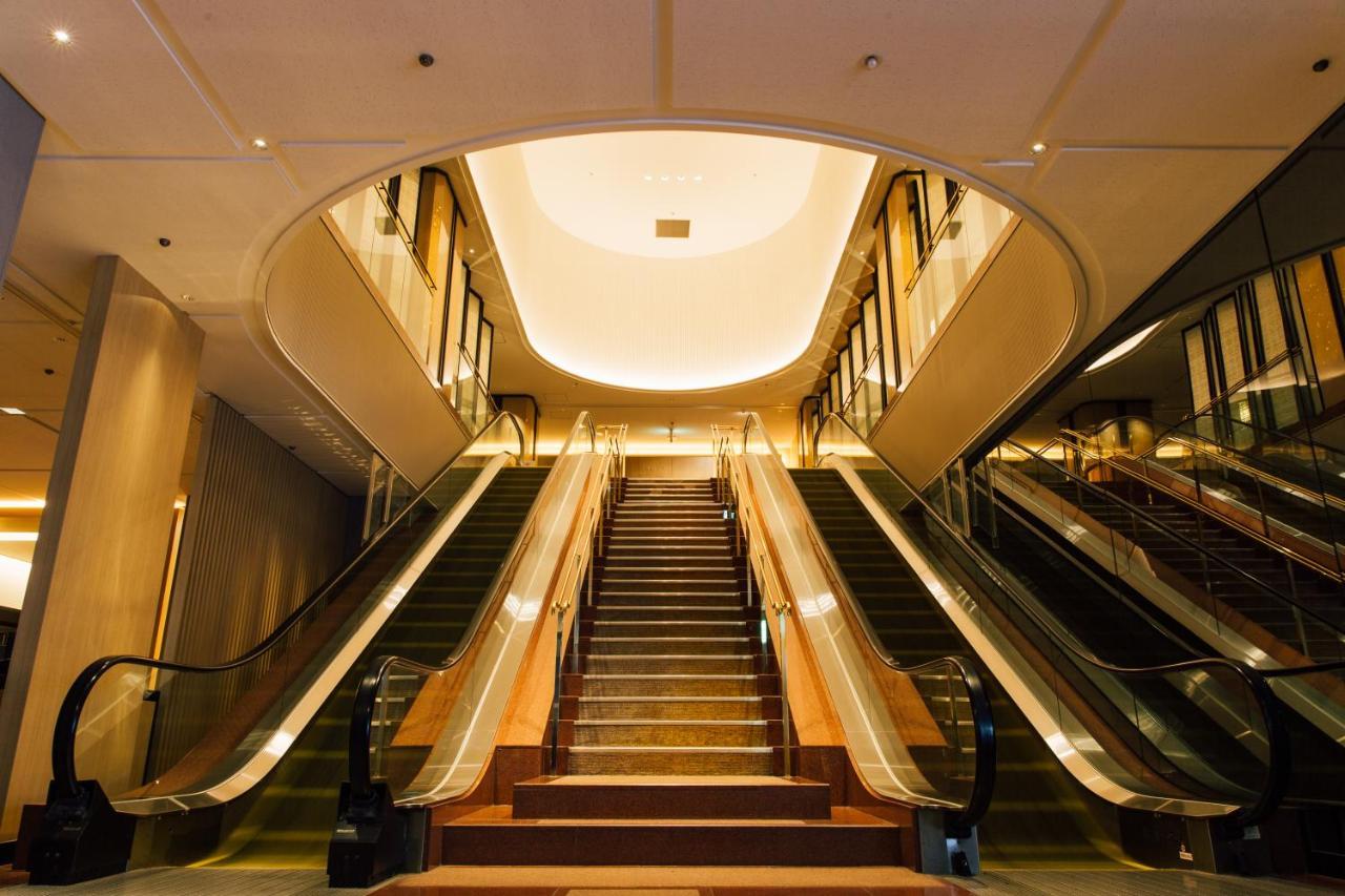 Kanazawa Tokyu Hotel Exterior photo Escalators at the lobby