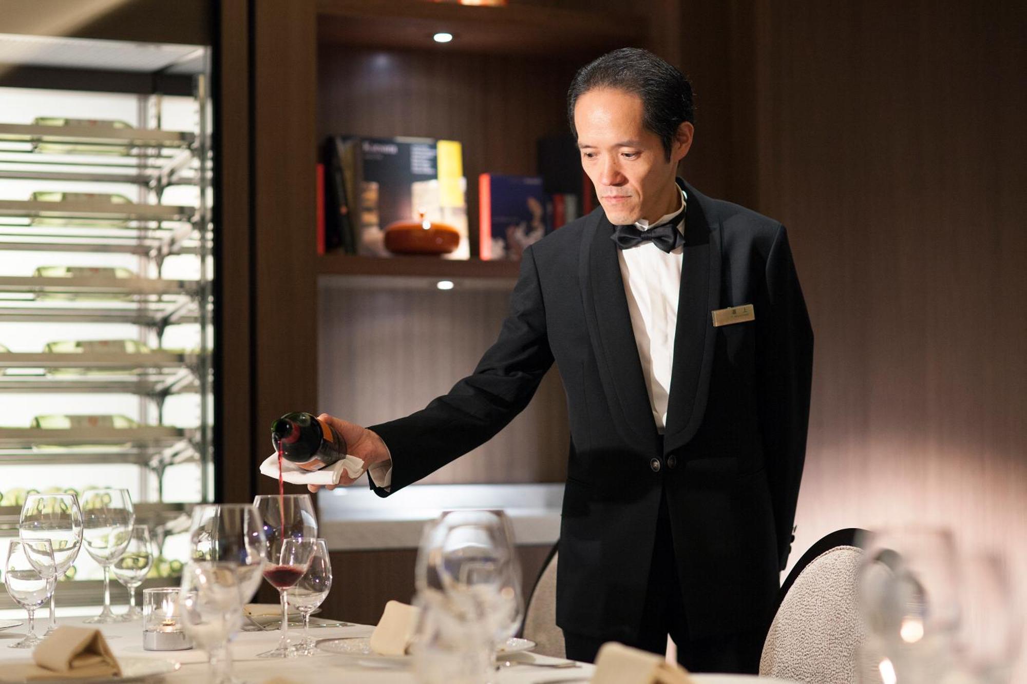 Kanazawa Tokyu Hotel Exterior photo A butler at the Mandarin Oriental, Tokyo