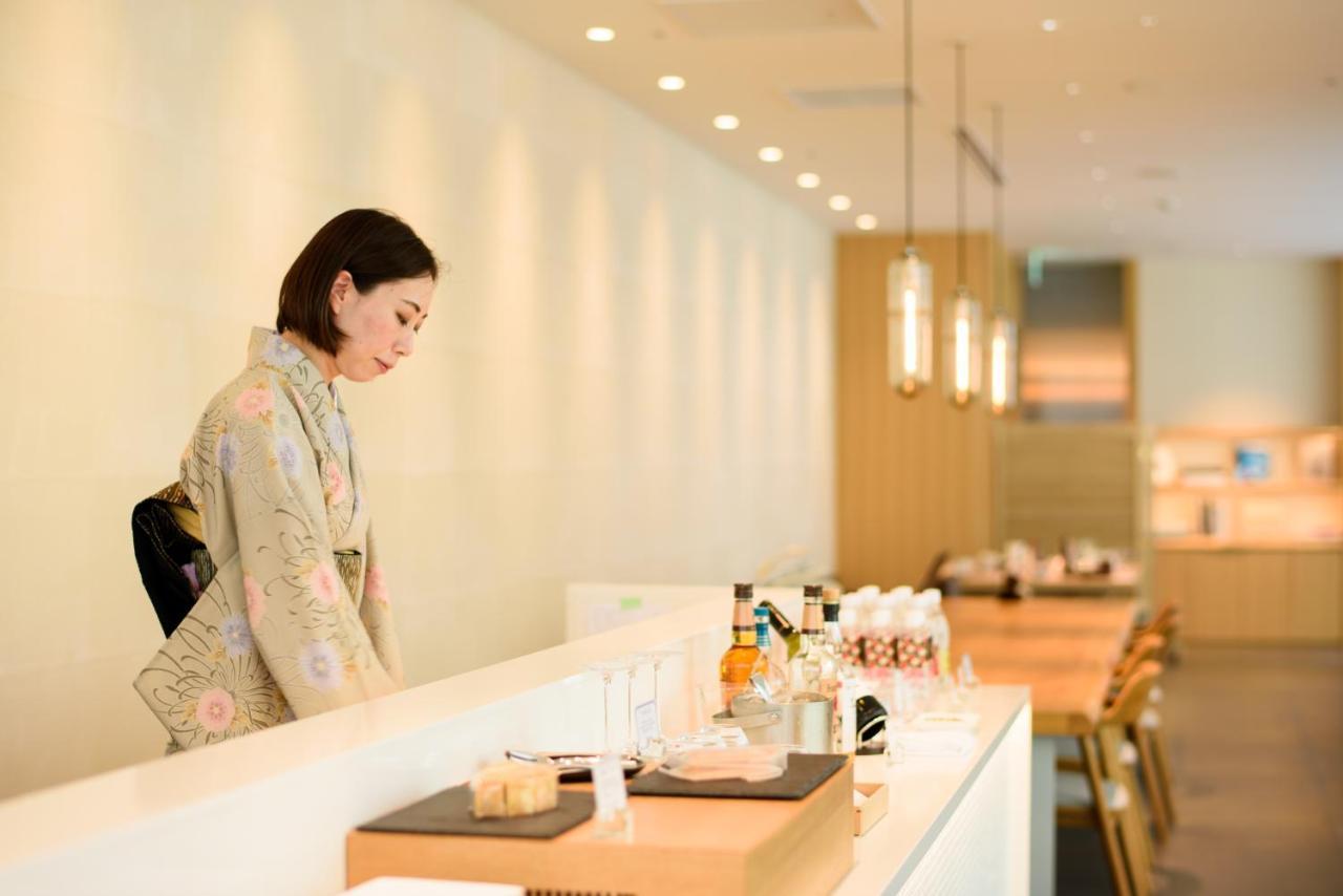 Kanazawa Tokyu Hotel Exterior photo A flight attendant at the airport