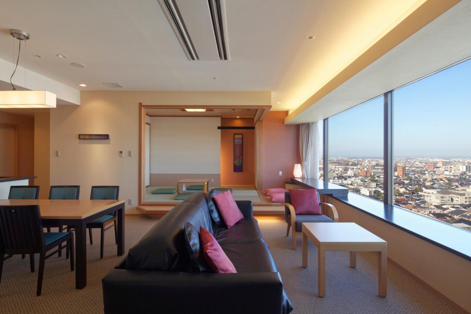 Kanazawa Tokyu Hotel Exterior photo A suite at the hotel